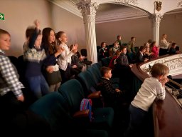 Klasy 1b i 1c w teatrze